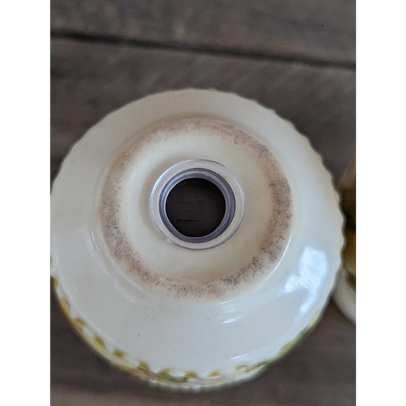 Vintage Della Robbia Salt and Pepper Set by Metlox - Picture 8 of 10